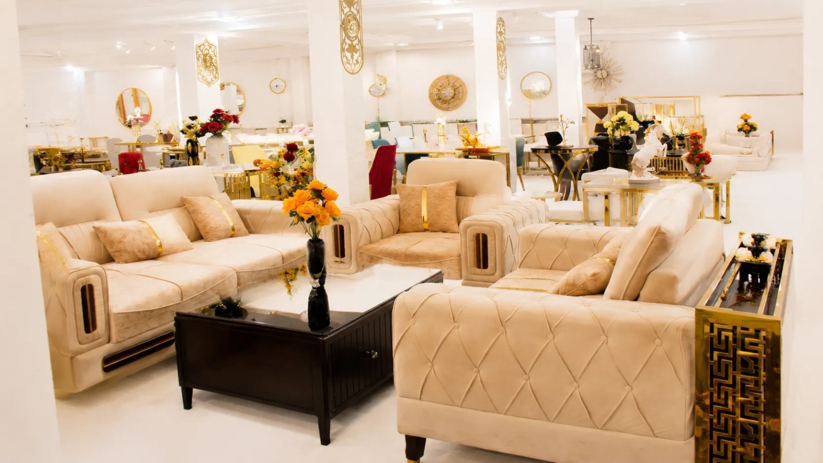 Luxury Velvet Sofa Set 7 Seater – Modern Chesterfield Living Room Furniture in Cream & Gold Luxury velvet sofa set for modern living room with cream upholstery